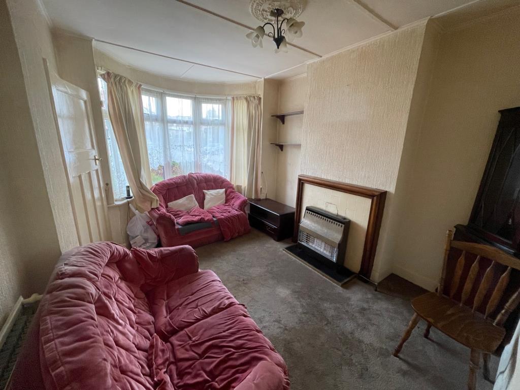 Lot: 1 - VACANT TERRACE HOUSE FOR IMPROVEMENT -